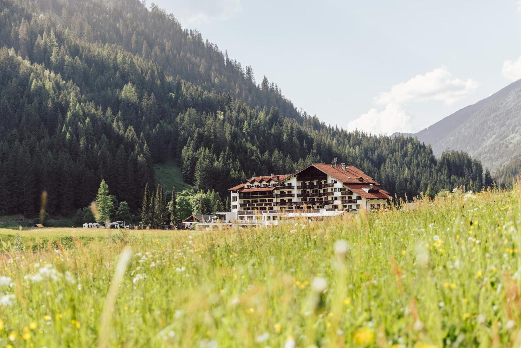 Weisseespitze Hotel 4*
